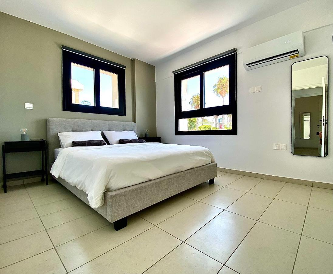 Sea La Vie #2 - Luxury Seaview Apartment Paphos Luaran gambar